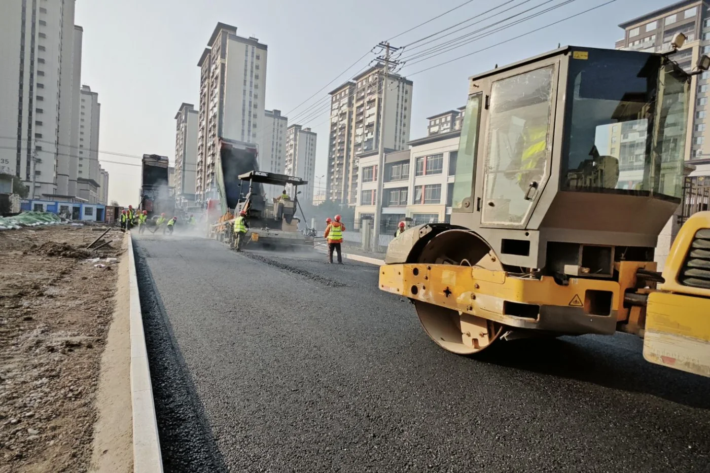 市政道路沥青摊铺施工